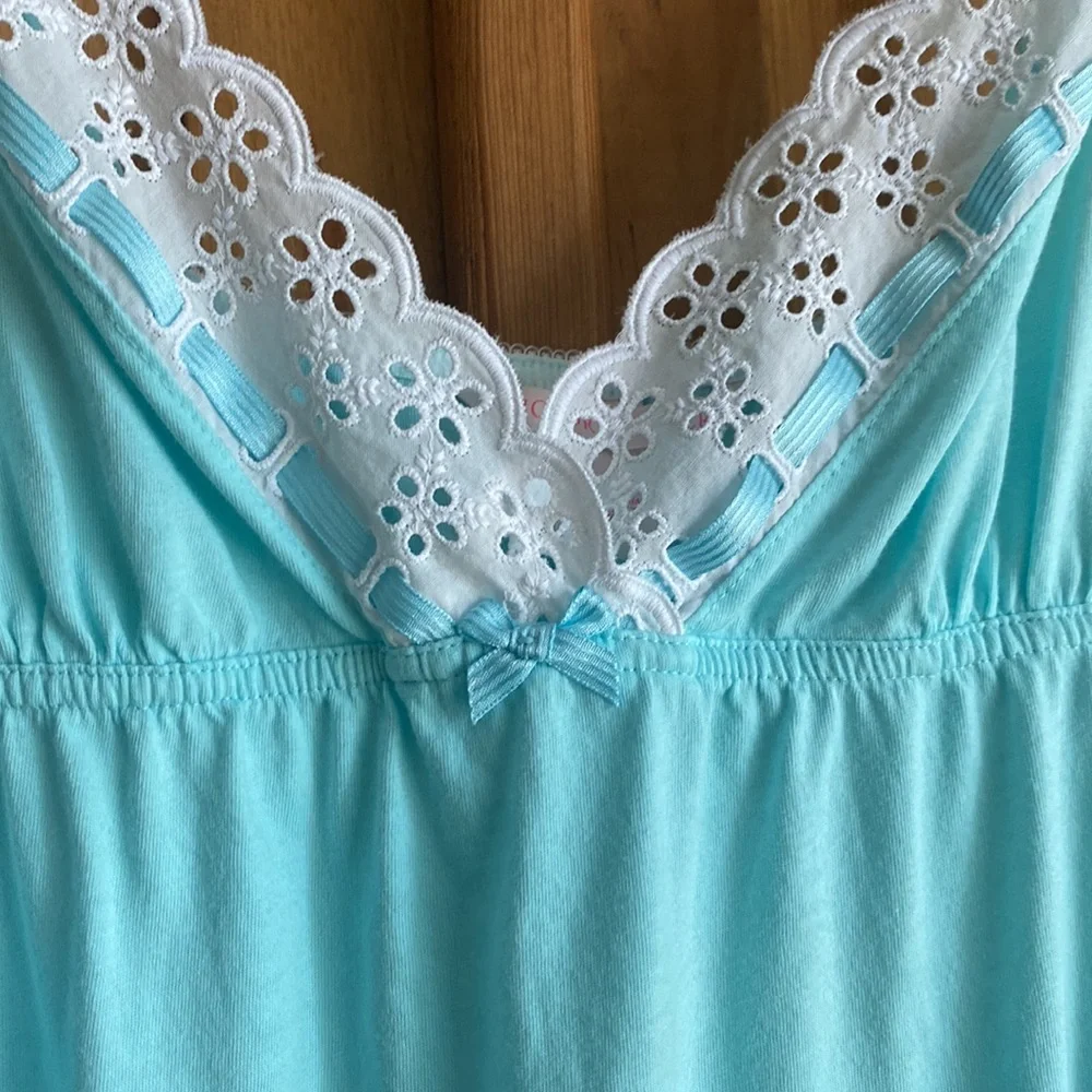 NWOT Victoria’s Secret Eyelet Lace Cotton Slip - Picture 2 of 13